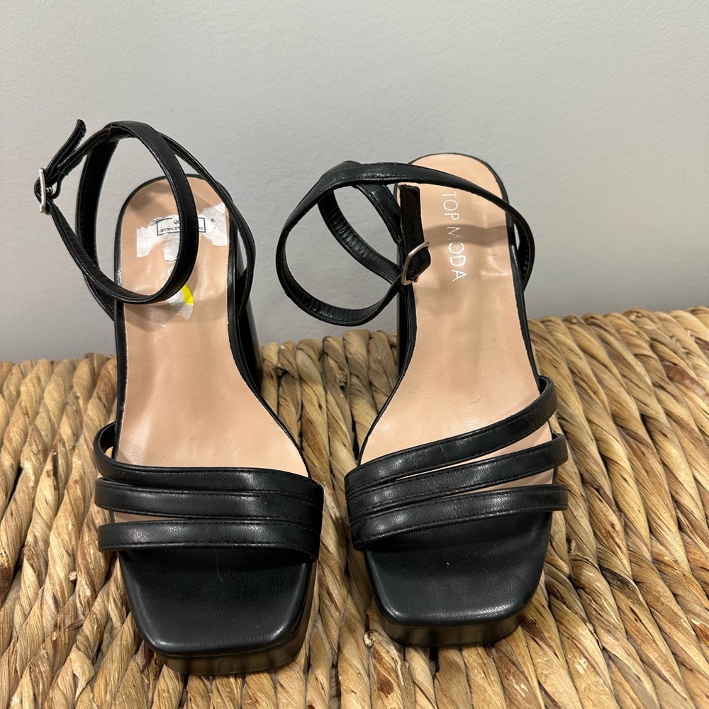 TOP Moda Black Heels with Elegant Straps